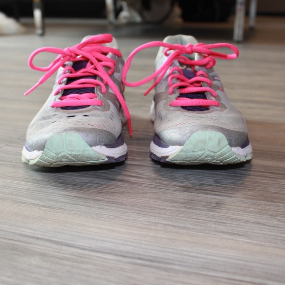 Running Shoes - Picture 4 of 5